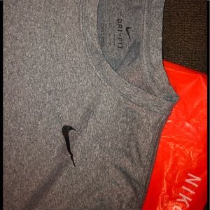 Nike heather grey Men’s Dri-fit t shirt